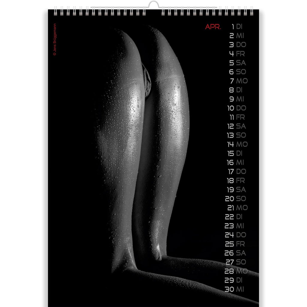 Model Shows Her Pussy in Fully Nude Calendar