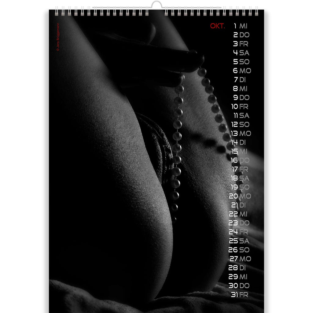 Zoom in Sweet Pussy in Sexy Ass Calendar