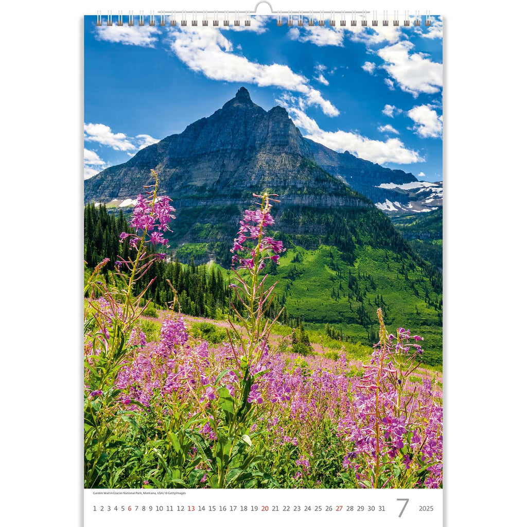 Mit diesem verführerischen Bergkalender können Sie eine visuelle Tour durch die atemberaubende Garden Wall im Glacier National Park, Montana, unternehmen. Die unberührte Landschaft, die spektakulären Aussichten und die raue Schönheit dieser berühmten Bergkette werden jeden Monat hervorgehoben. Genießen Sie alles, was der Glacier National Park zu bieten hat, und nutzen Sie die atemberaubende Aussicht, um Ihre Leidenschaft für die Natur und das Erkunden zu wecken.