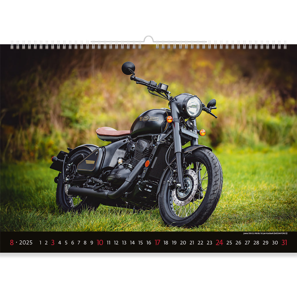 Im Motorradkalender 2025 steht ein schwarzes Motorrad im Vintage-Stil elegant inmitten der Umarmung der Natur. Diese zeitlose Szene bringt die Schönheit des klassischen Designs mit der Ruhe der Natur in Einklang und lädt Fahrer dazu ein, die Nostalgie und Eleganz von Motorradabenteuern in malerischen Landschaften zu erleben.